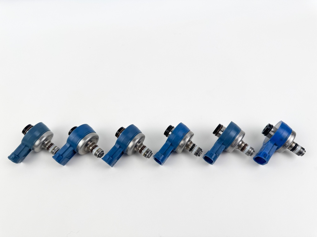 2003 Mercury 225 HP 2 Stroke Outboard Air Injector 883078A4 - Recently Cleaned