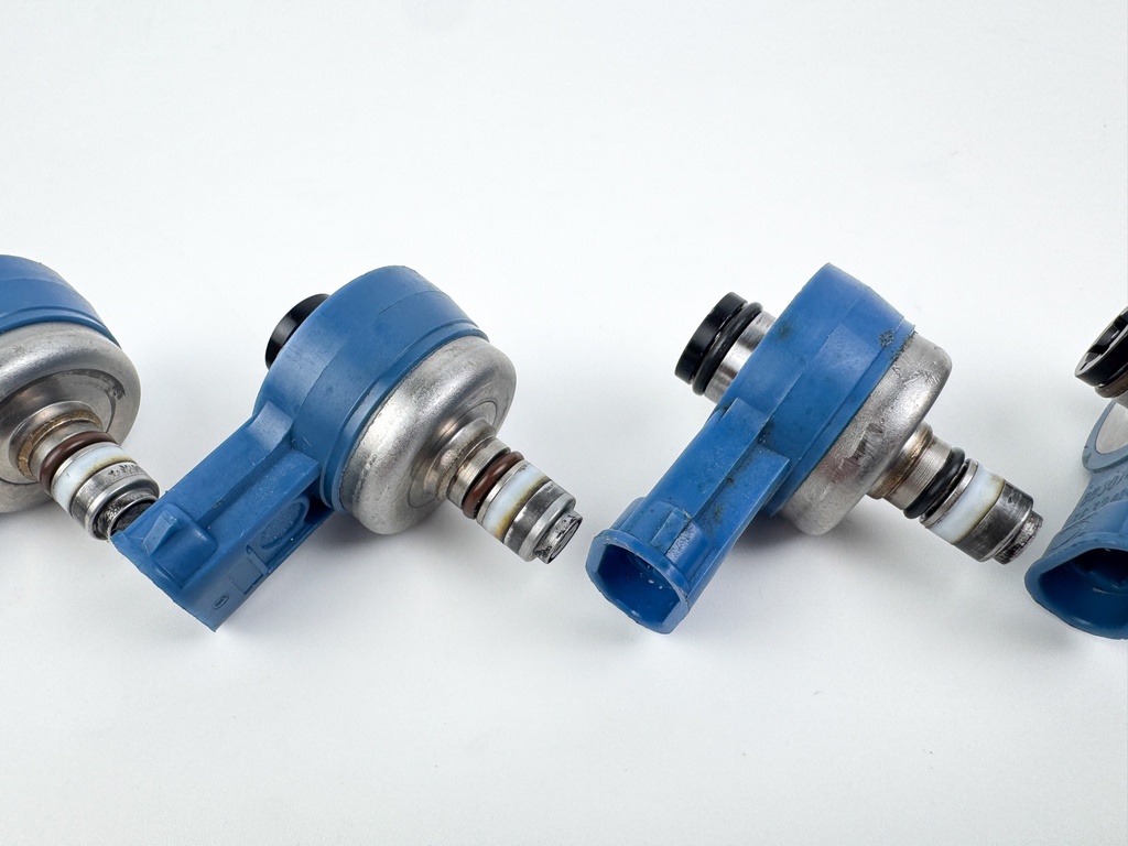 2003 Mercury 225 HP 2 Stroke Outboard Air Injector 883078A4 - Recently Cleaned