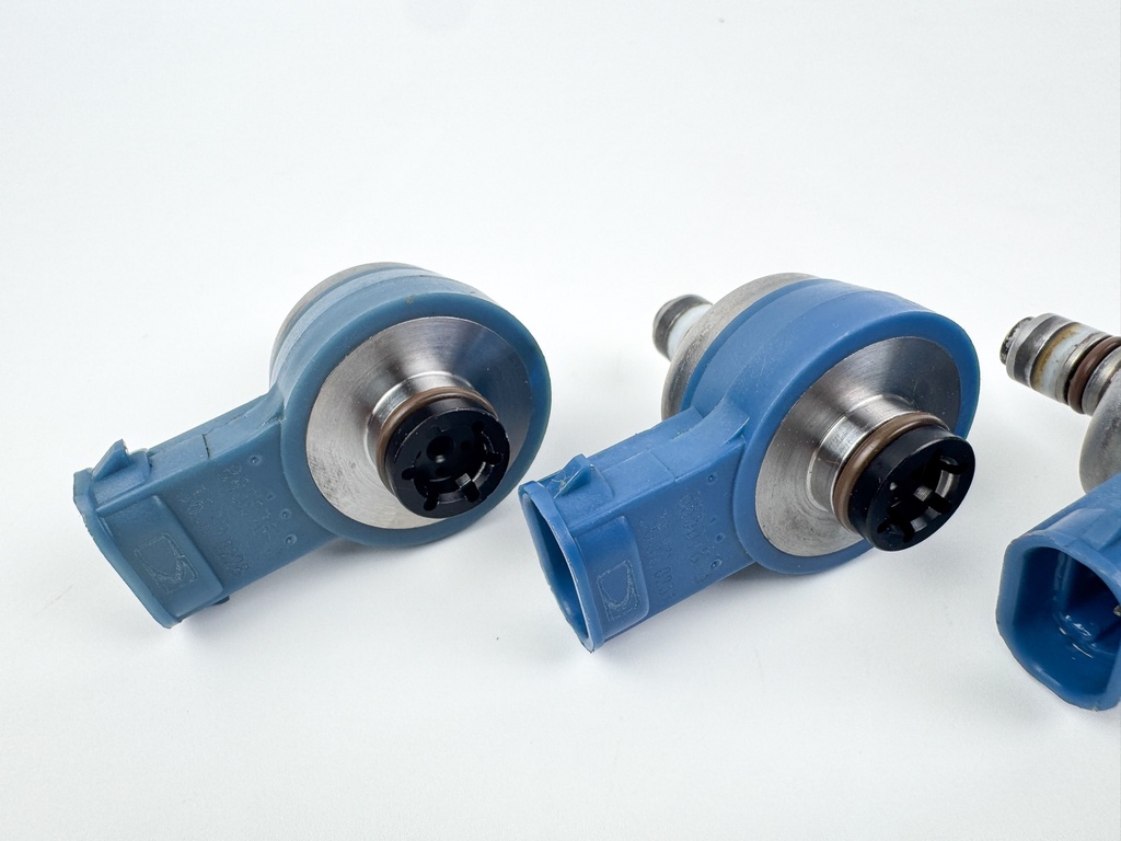 2003 Mercury 225 HP 2 Stroke Outboard Air Injector 883078A4 - Recently Cleaned