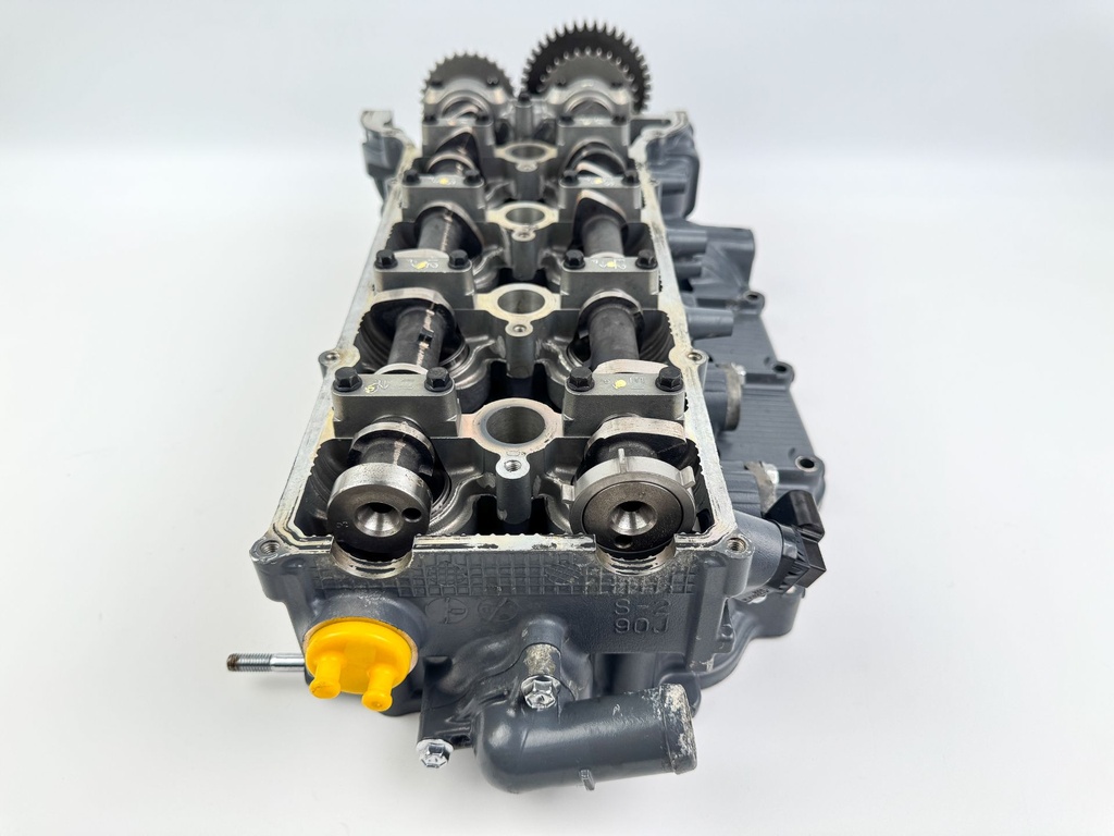 2005 Johnson 140 HP 4 Stroke Outboard Cylinder Head 11100-90J11 - Parts