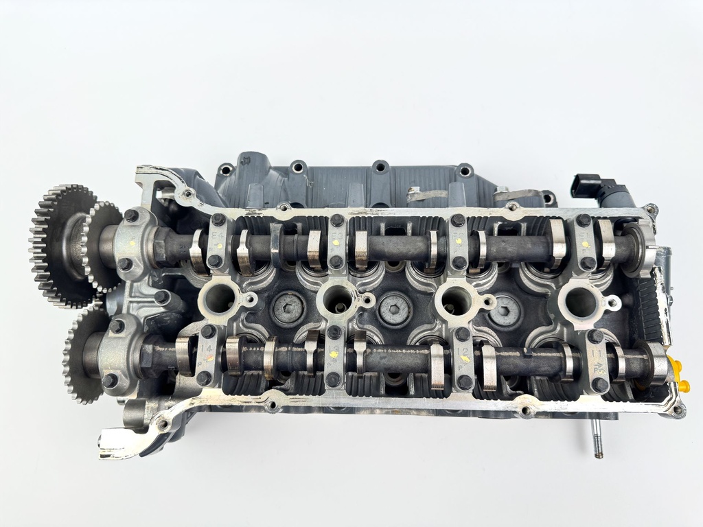 2005 Johnson 140 HP 4 Stroke Outboard Cylinder Head 11100-90J11 - Parts