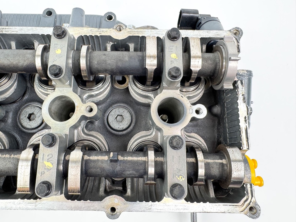 2005 Johnson 140 HP 4 Stroke Outboard Cylinder Head 11100-90J11 - Parts