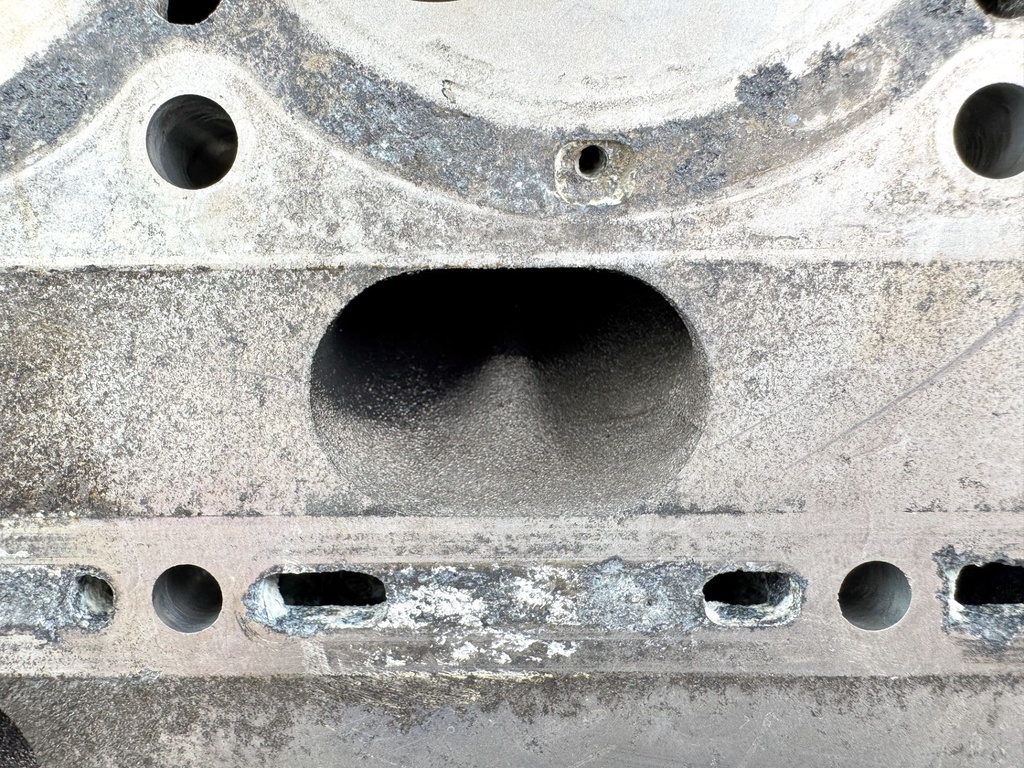 2005 Johnson 140 HP 4 Stroke Outboard Cylinder Head 11100-90J11 - Parts