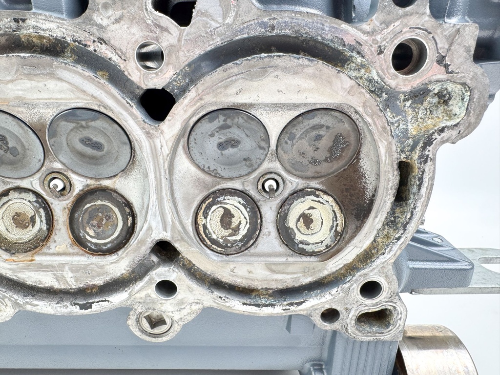 2005 Yamaha 250 HP 4 Stroke Outboard Starboard Cylinder Head 6P2-W009A-00-1S OEM