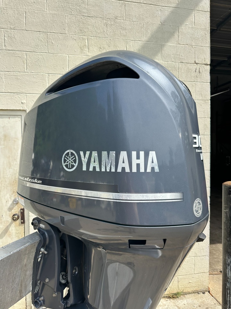 2012 Yamaha 300 HP 4 Stroke Outboard Engine Complete 25" XL RH OEM