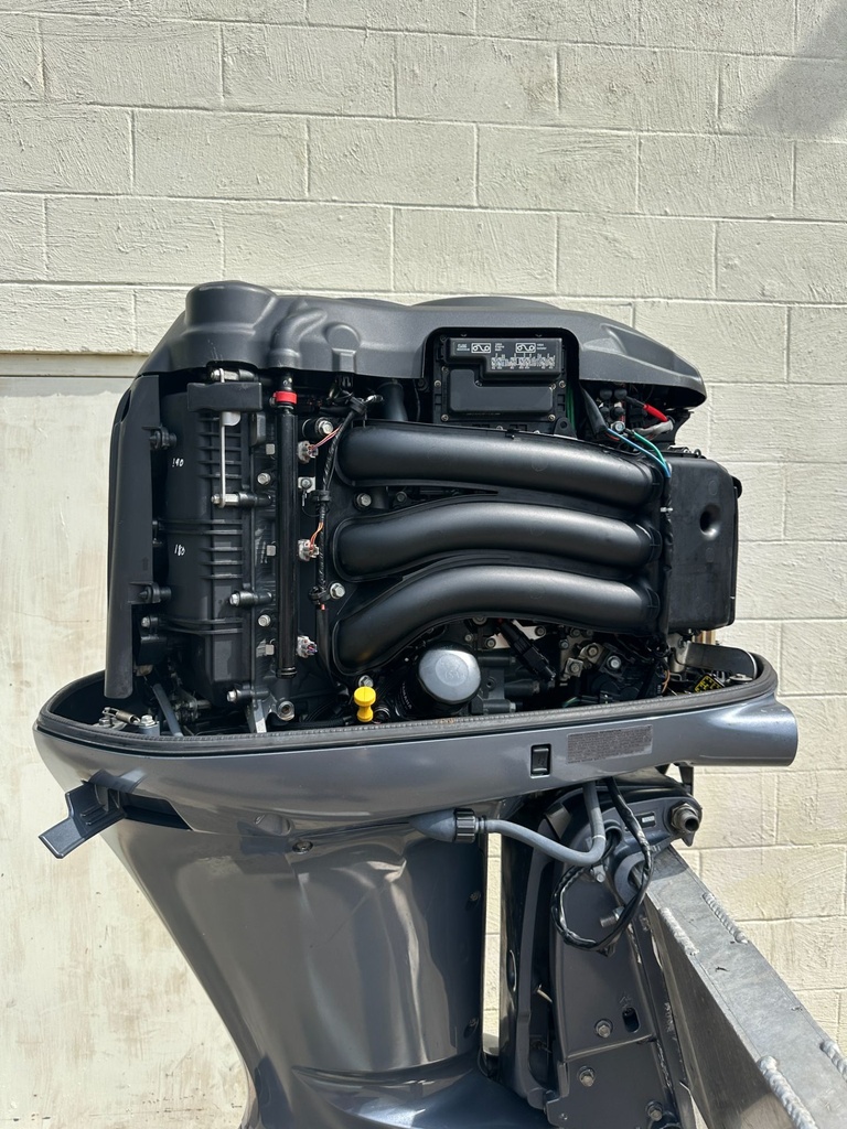 2012 Yamaha 300 HP 4 Stroke Outboard Engine Complete 25" XL RH OEM