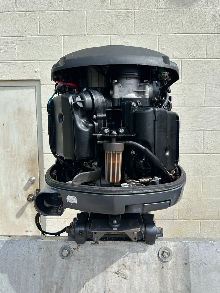 2012 Yamaha 300 HP 4 Stroke Outboard Engine Complete 25" XL RH OEM