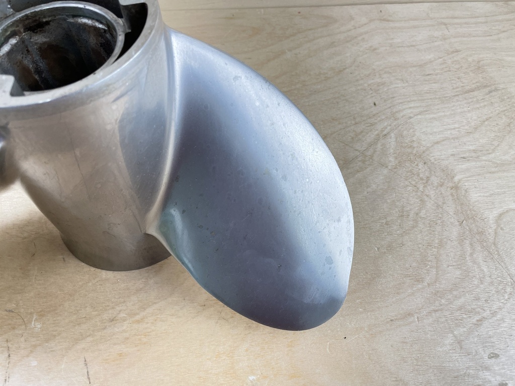 Mercury Marine Vengeance SS Propeller 3 Blade 48-16988 13" x 18P RH Standard