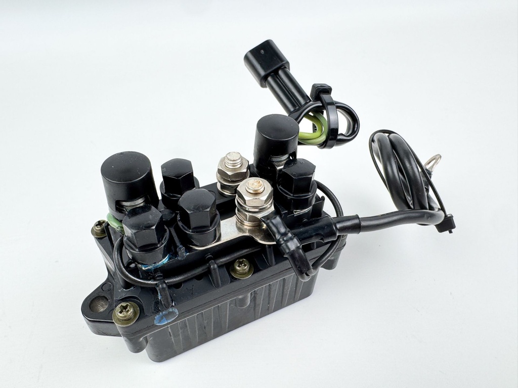 2004 Yamaha 225 HP 4 Stroke Outboard Trim Tilt Relay 69J-81950-11-00 OEM