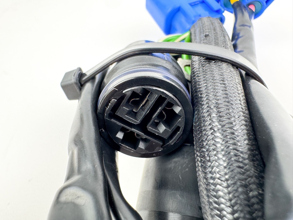 2004 Yamaha 225 HP 4 Stroke Outboard Rectifier & Regulator 69J-81960-11-00 OEM