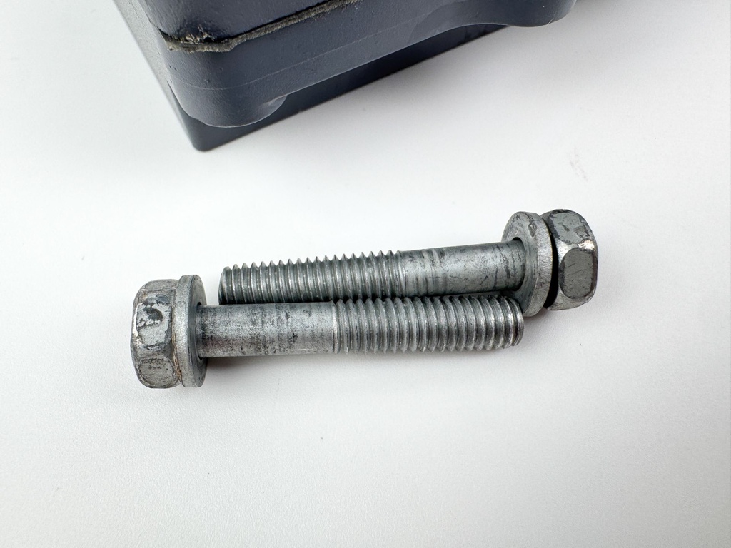 2004 Yamaha 225 HP 4 Stroke Outboard Rectifier & Regulator 69J-81960-11-00 OEM