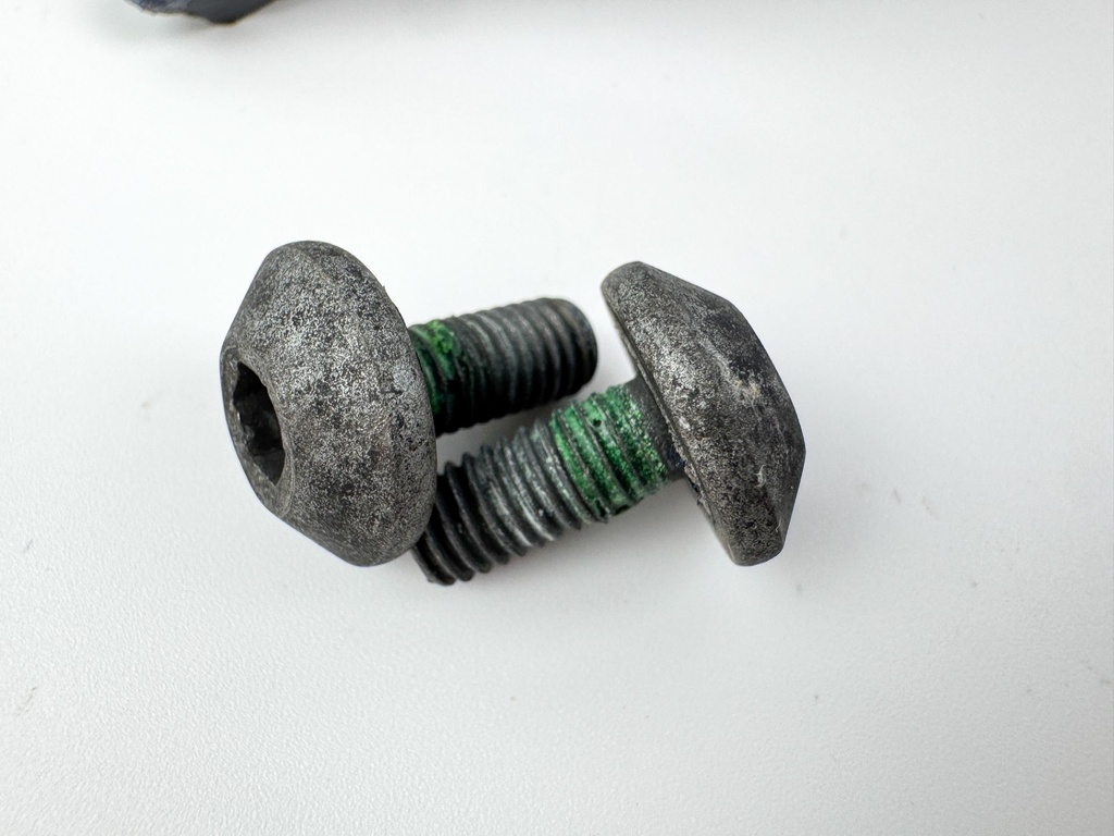 2004 Yamaha 225 HP 4 Stroke Outboard Upper Casing Cover Insert 69J-45151-00-8D OEM