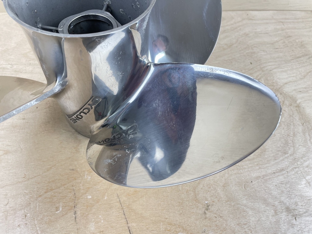 Evinrude Johnson Cyclone TBX Stainless Steel Propeller 14 1/2 x 15P RH Standard 763936