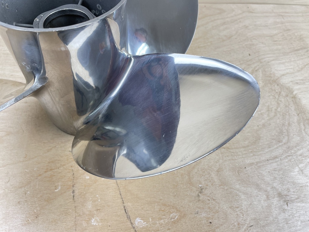 Evinrude Johnson Cyclone TBX Stainless Steel Propeller 14 1/2 x 15P RH Standard 763936