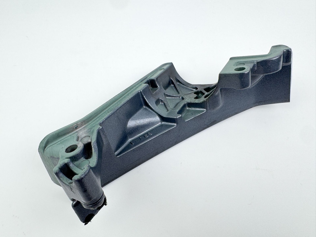 2004 Yamaha 225 HP 4 Stroke Outboard Cable Cover Plate 69J-42738-01-5B OEM