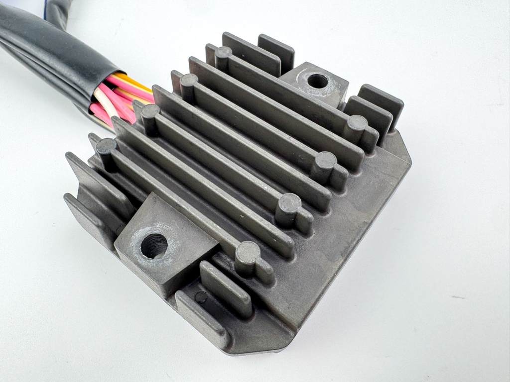 2004 Yamaha 225 HP 4 Stroke Outboard Drive Unit Assembly 69J-83306-01-00 OEM