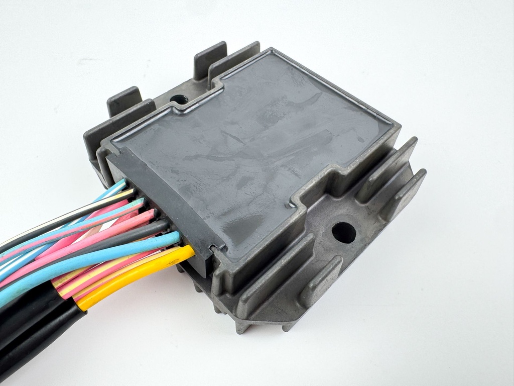 2004 Yamaha 225 HP 4 Stroke Outboard Drive Unit Assembly 69J-83306-01-00 OEM