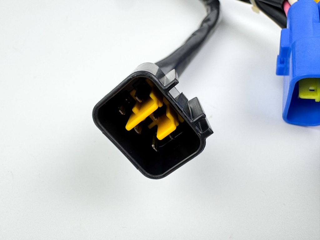 2004 Yamaha 225 HP 4 Stroke Outboard Drive Unit Assembly 69J-83306-01-00 OEM