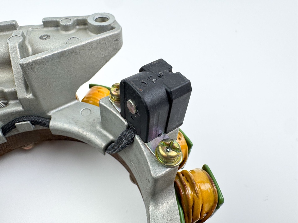 2004 Yamaha 225 HP 4 Stroke Outboard Coil Pulser Base Stator Assembly 69J-81460-01-00 OEM