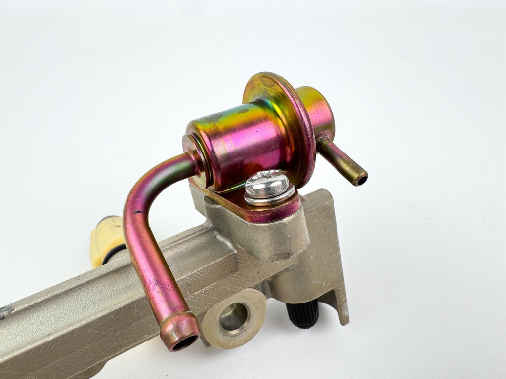 2004 Yamaha 225 HP 4 Stroke Outboard Fuel Injector Set W/ Rail  OEM