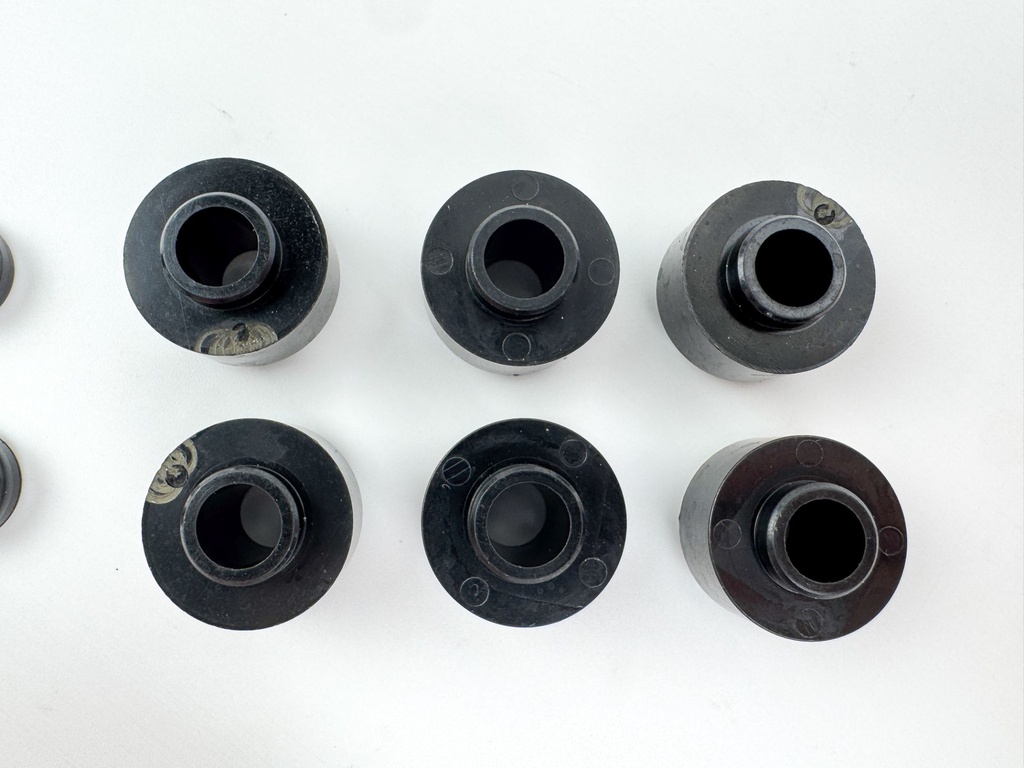 2004 Yamaha 225 HP 4 Stroke Outboard Fuel Injector Set W/ Rail  OEM