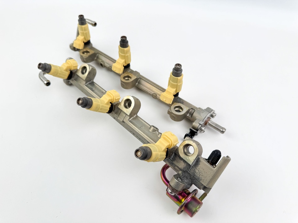 2004 Yamaha 225 HP 4 Stroke Outboard Fuel Injector Set W/ Rail  OEM