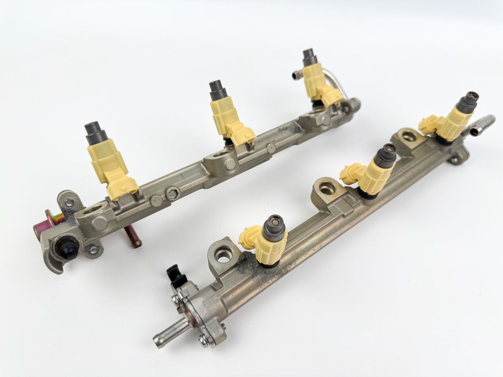 2004 Yamaha 225 HP 4 Stroke Outboard Fuel Injector Set W/ Rail  OEM