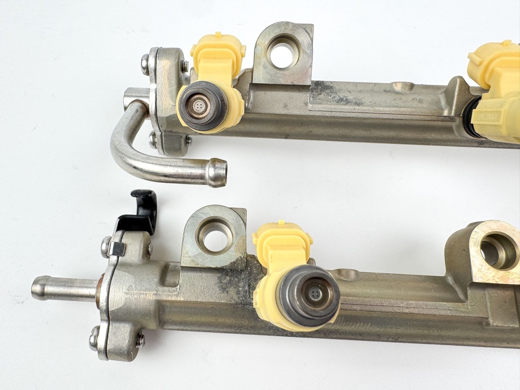 2004 Yamaha 225 HP 4 Stroke Outboard Fuel Injector Set W/ Rail  OEM