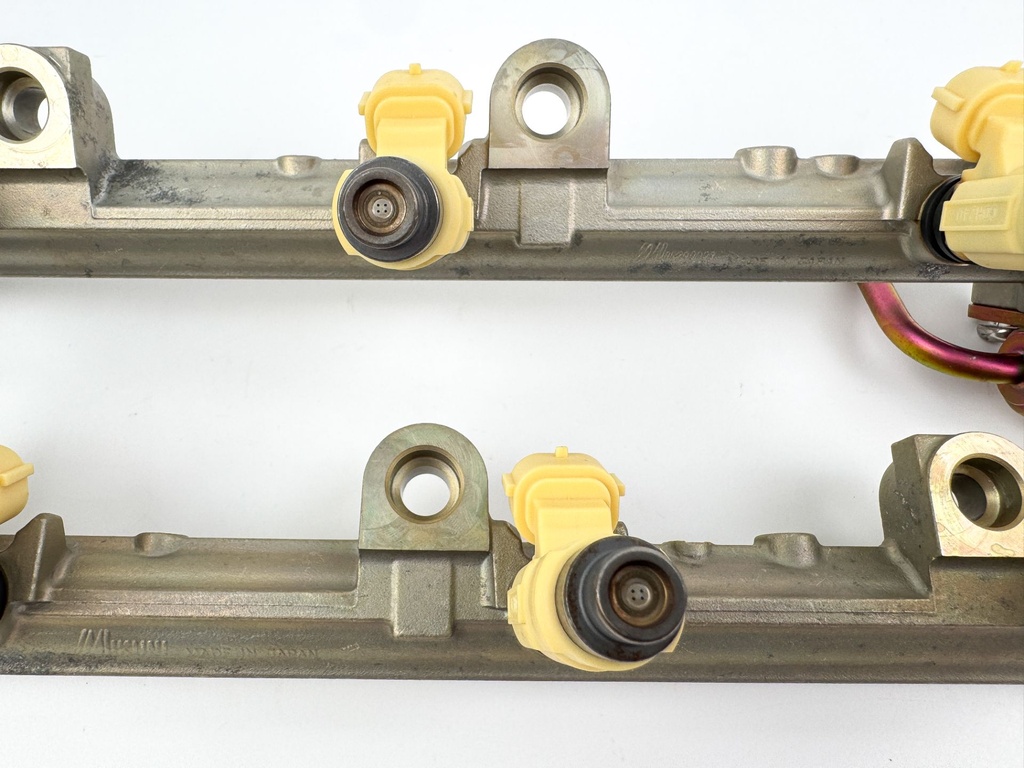 2004 Yamaha 225 HP 4 Stroke Outboard Fuel Injector Set W/ Rail  OEM