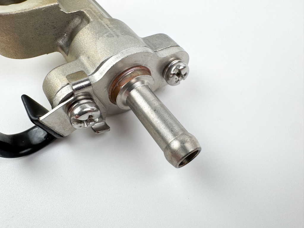 2004 Yamaha 225 HP 4 Stroke Outboard Fuel Injector Set W/ Rail  OEM