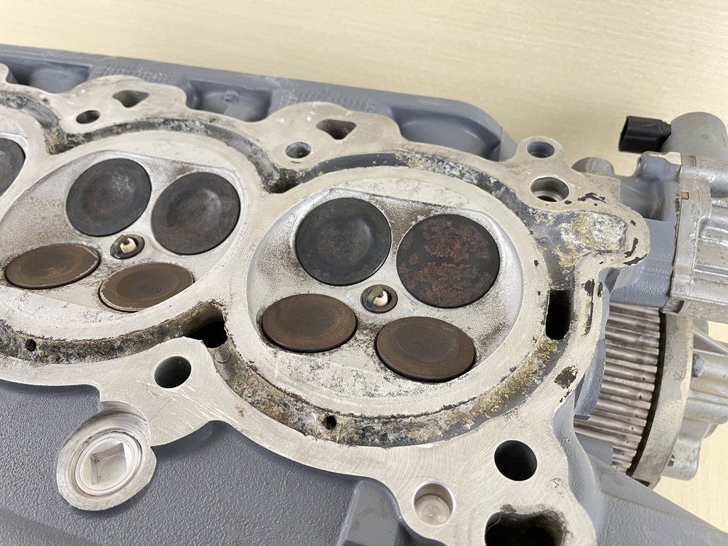 2006 Yamaha 250HP Outboard Starboard Right Side Cylinder Head 6P2-W009A-01-1S  