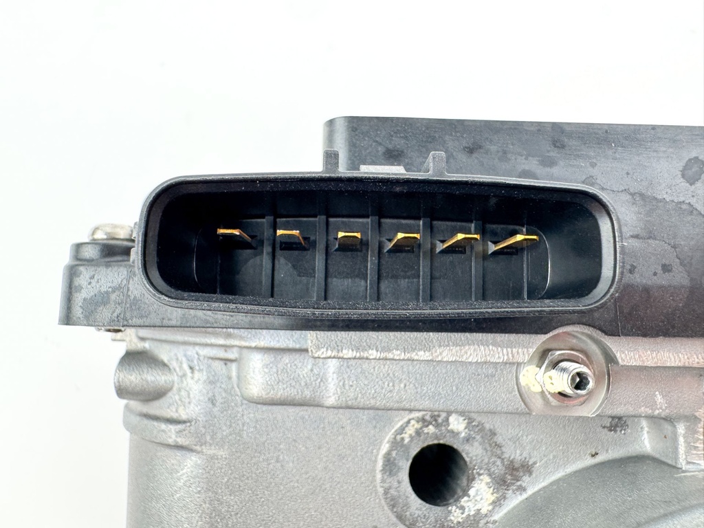 2013 Yamaha 250 HP 4 Stroke Outboard Throttle Body Assembly 6P2-13751-01-00 OEM