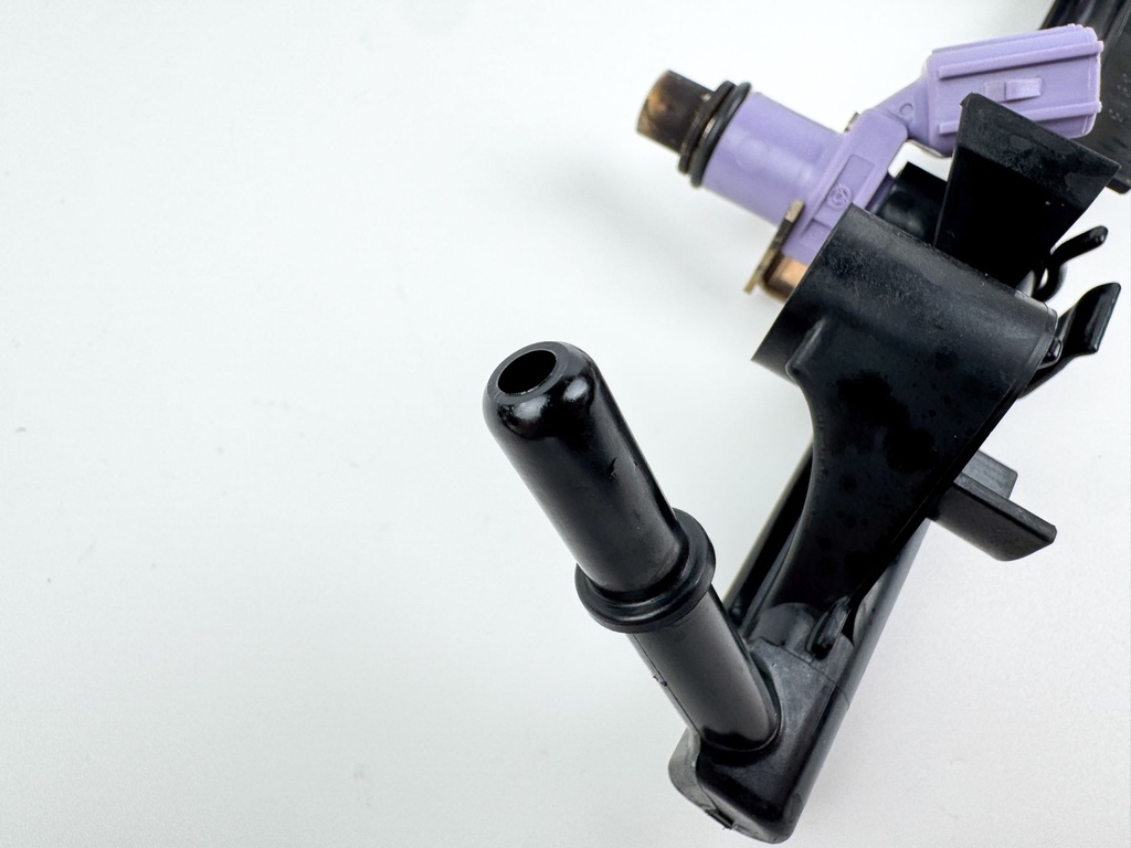 2013 Yamaha 250 HP 4 Stroke Outboard Fuel Injector Set W/ Rail 6P2-13160-11-00 OEM