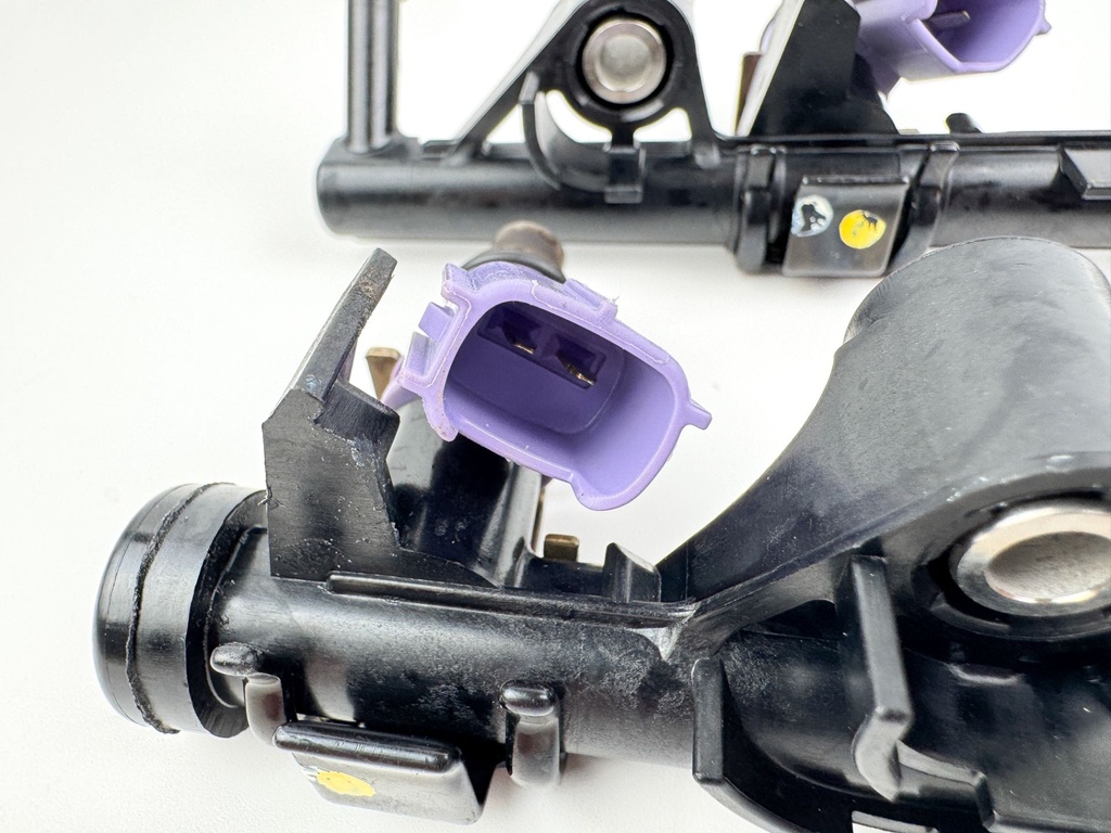 2013 Yamaha 250 HP 4 Stroke Outboard Fuel Injector Set W/ Rail 6P2-13160-11-00 OEM