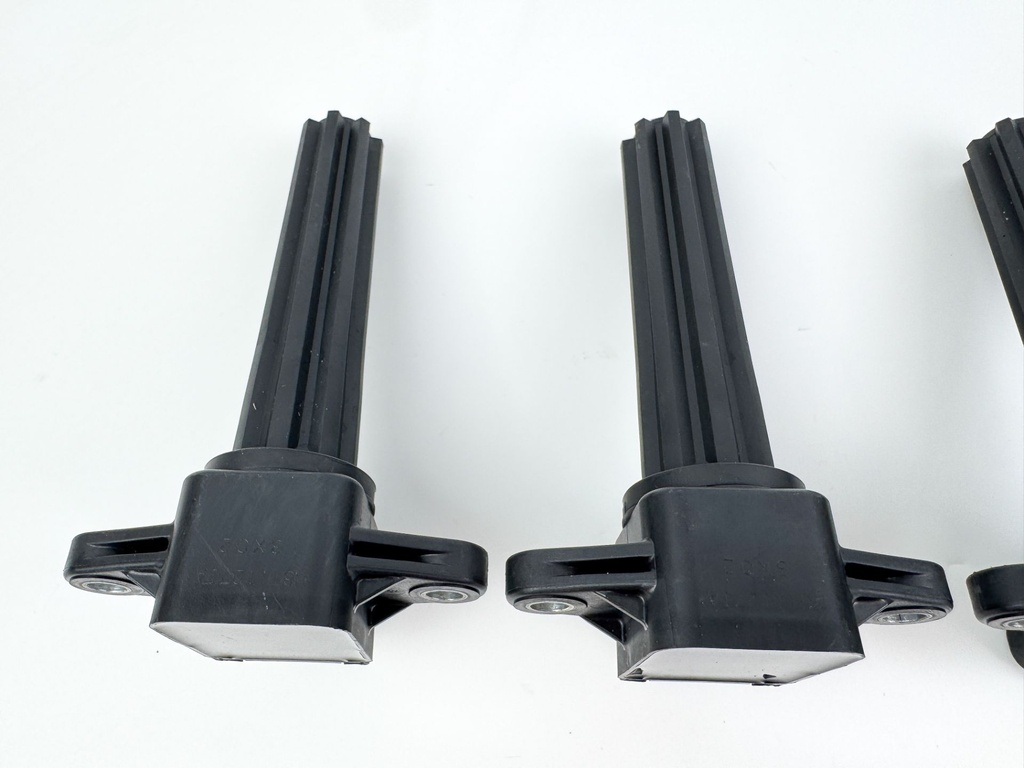 2013 Yamaha 250 HP 4 Stroke Outboard Ignition Coil Set 6P2-82310-01-00 OEM