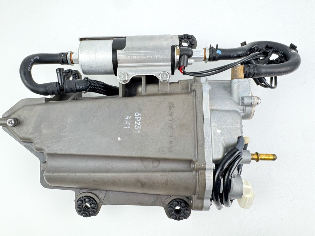 2013 Yamaha 250 HP 4 Stroke Outboard VST Float Chamber Assembly 6P2-14180-31-00 OEM