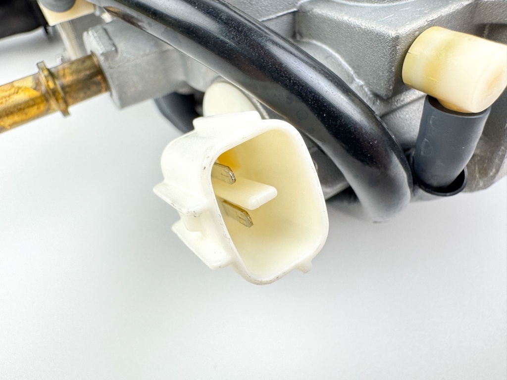 2013 Yamaha 250 HP 4 Stroke Outboard VST Float Chamber Assembly 6P2-14180-31-00 OEM