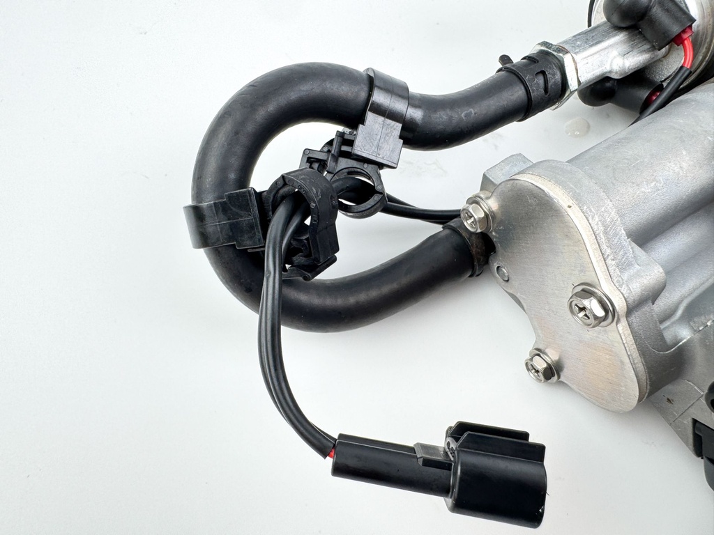 2013 Yamaha 250 HP 4 Stroke Outboard VST Float Chamber Assembly 6P2-14180-31-00 OEM