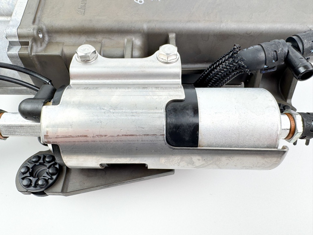 2013 Yamaha 250 HP 4 Stroke Outboard VST Float Chamber Assembly 6P2-14180-31-00 OEM