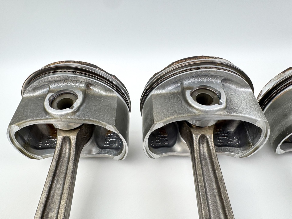 2013 Yamaha 250 HP 4 Stroke Outboard Piston & Connecting Rod Set 6P2-11631-10-93 OEM