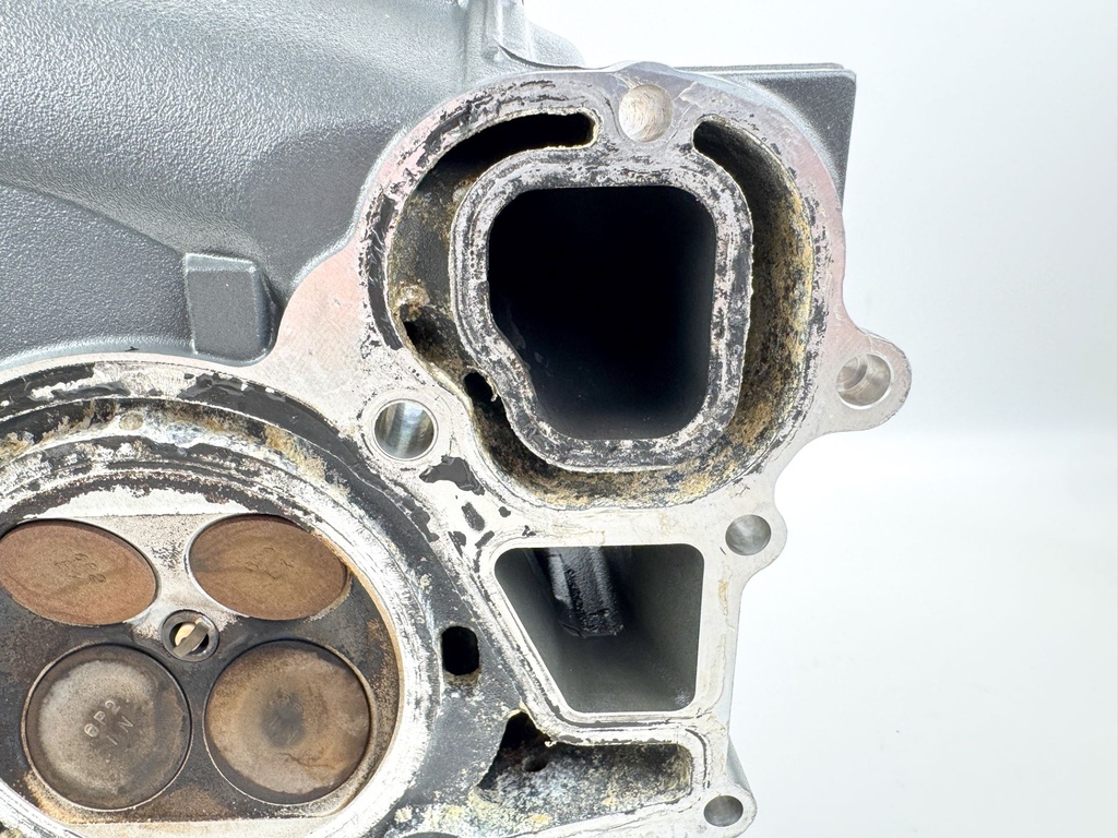 2013 Yamaha 250 HP 4 Stroke Outboard Starboard Cylinder Head 6P2-W009A-03-9S OEM