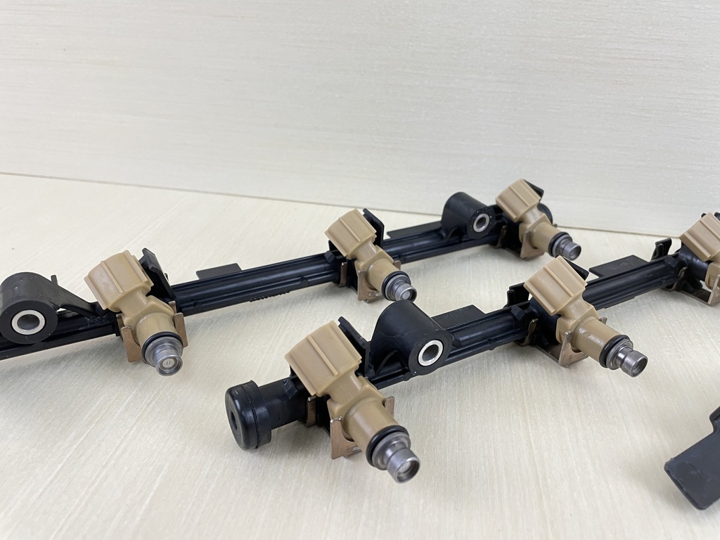 Yamaha 250HP 3.3L 4 Stroke Outboard Engine Fuel Delivery Pipe With Injectors 