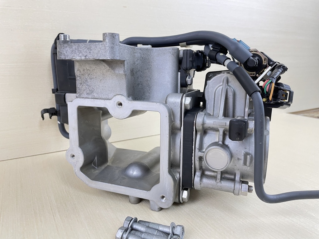 2006 Yamaha 250HP 4 Stroke Outboard Throttle Body Assembly 6P2-13750-00-00