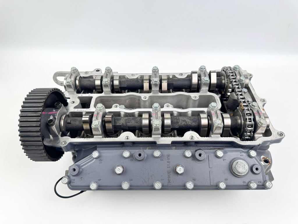 2004 Yamaha 225 HP 4 Stroke Outboard Starboard Cylinder Head 69J-W009A-02-1S OEM