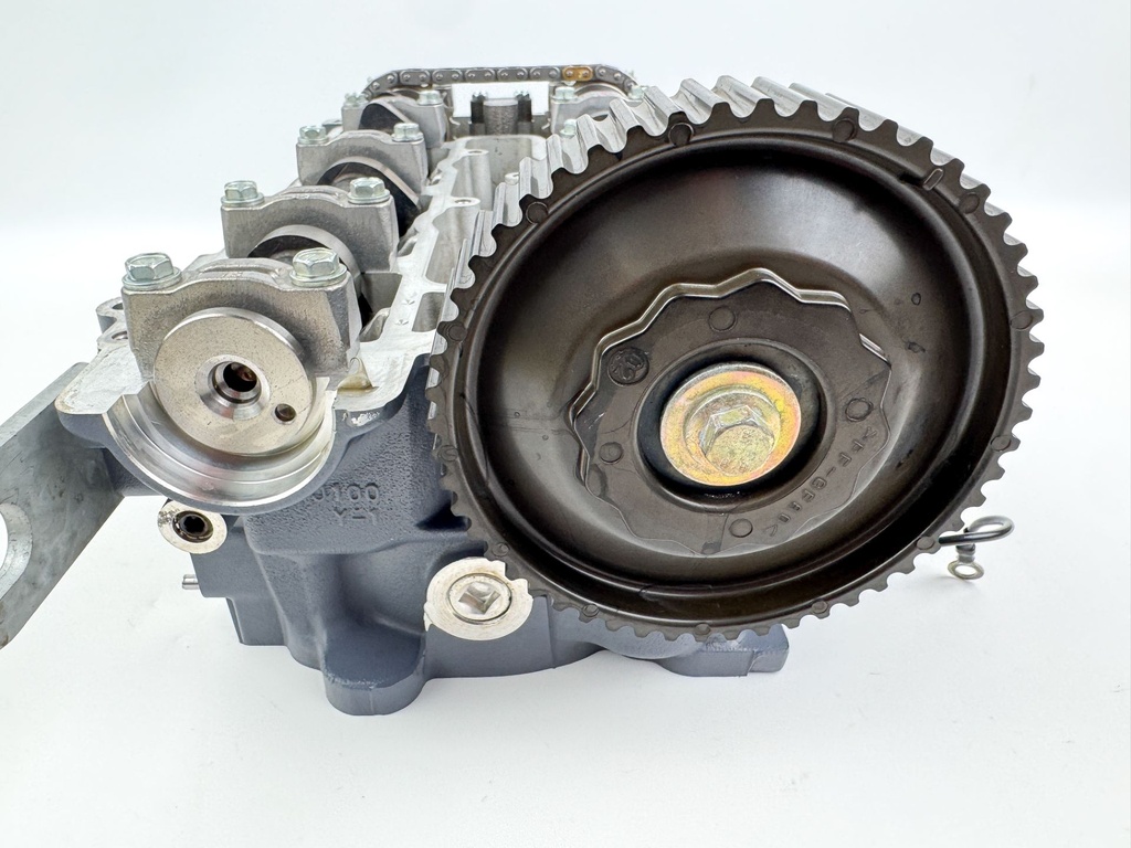 2004 Yamaha 225 HP 4 Stroke Outboard Starboard Cylinder Head 69J-W009A-02-1S OEM