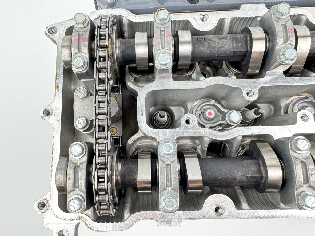 2004 Yamaha 225 HP 4 Stroke Outboard Starboard Cylinder Head 69J-W009A-02-1S OEM