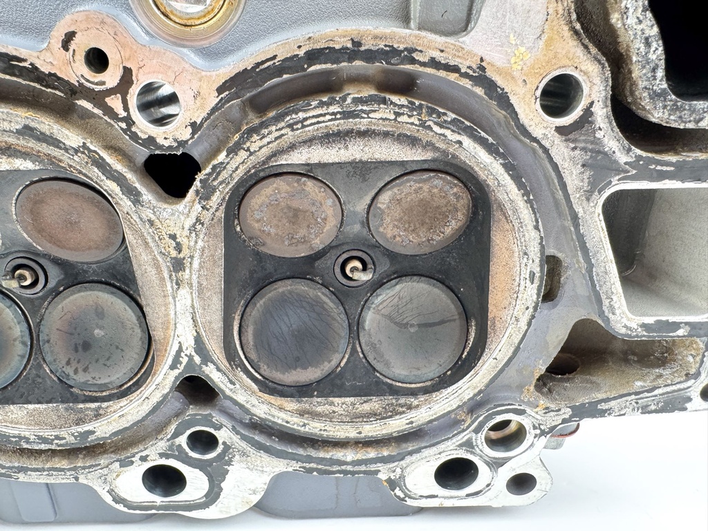 2004 Yamaha 225 HP 4 Stroke Outboard Starboard Cylinder Head 69J-W009A-02-1S OEM