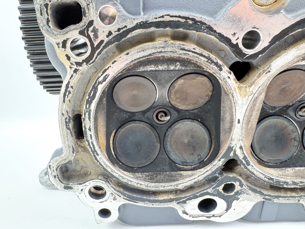 2004 Yamaha 225 HP 4 Stroke Outboard Starboard Cylinder Head 69J-W009A-02-1S OEM