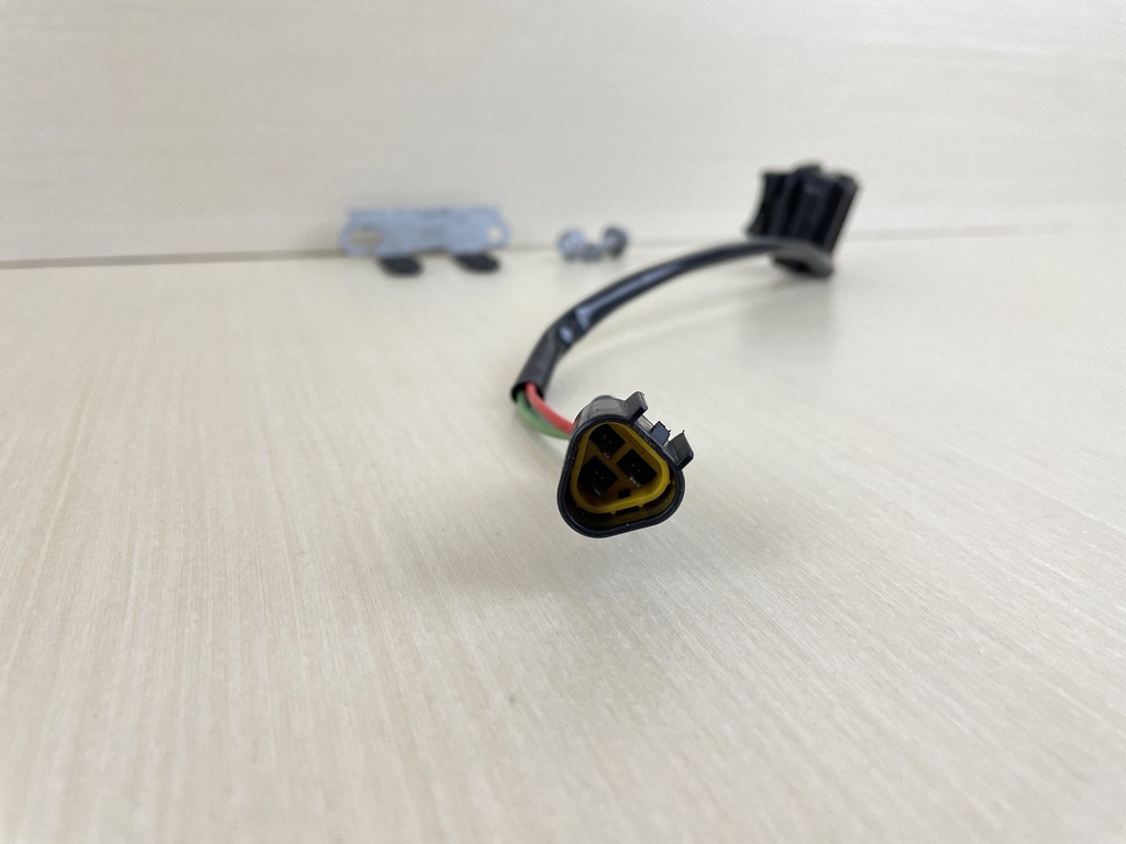 2005 Yamaha 250HP 4 Stroke Outboard Tilt & Trim Switch Assembly 69J-82563-01-00