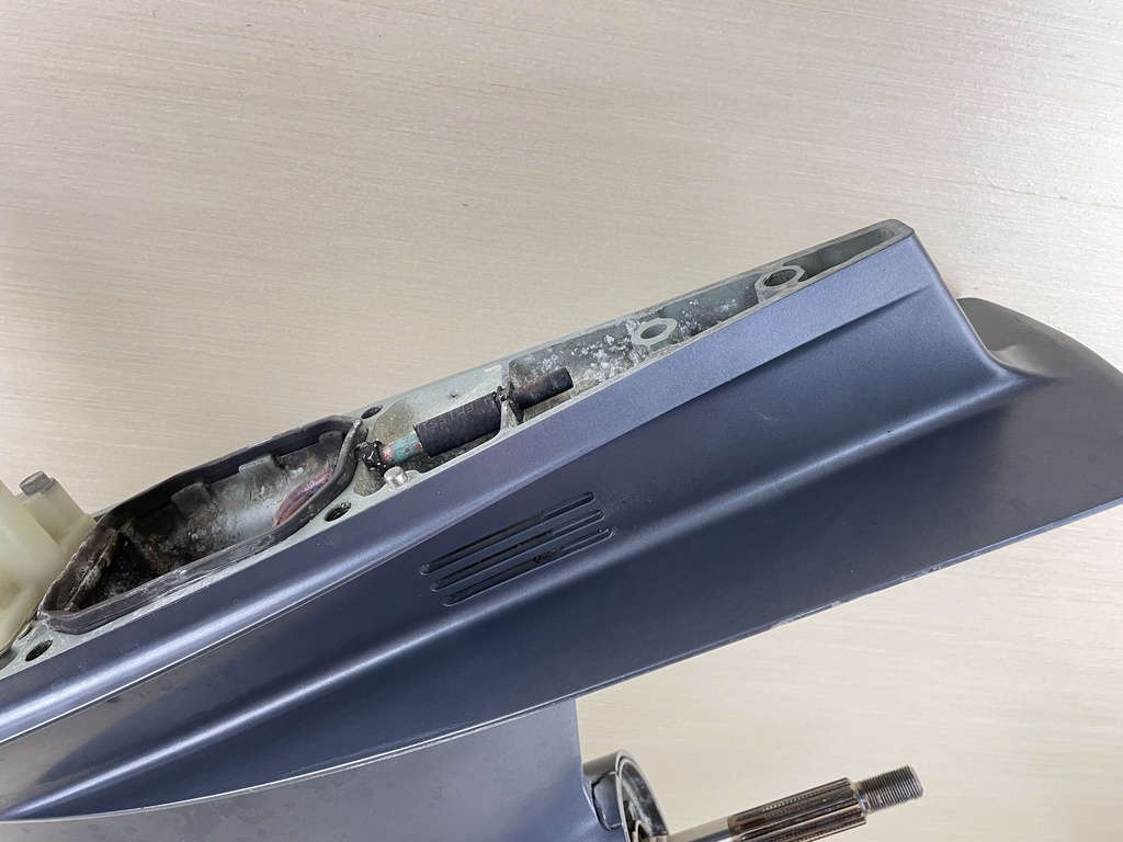 Yamaha 250HP F250 3.3L 25" Shaft Lower Unit Gear Case RH Standard Rotation